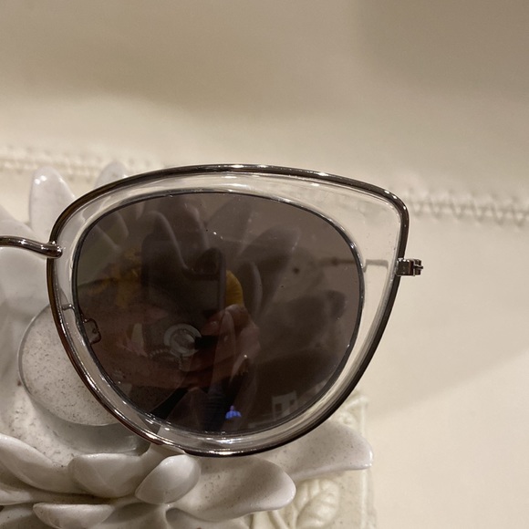 Sunglasses like new - Picture 2 of 6